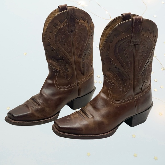 Ariat Other - Ariat Leather Cowboy Boots in size 9D Excellent Condition